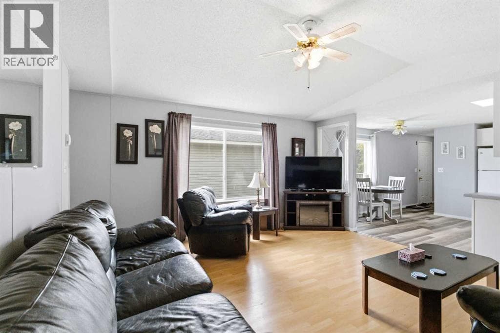 329 Greenwich Lane — photo 3