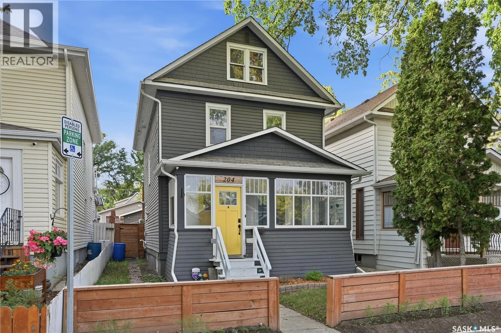 204 26TH STREET W