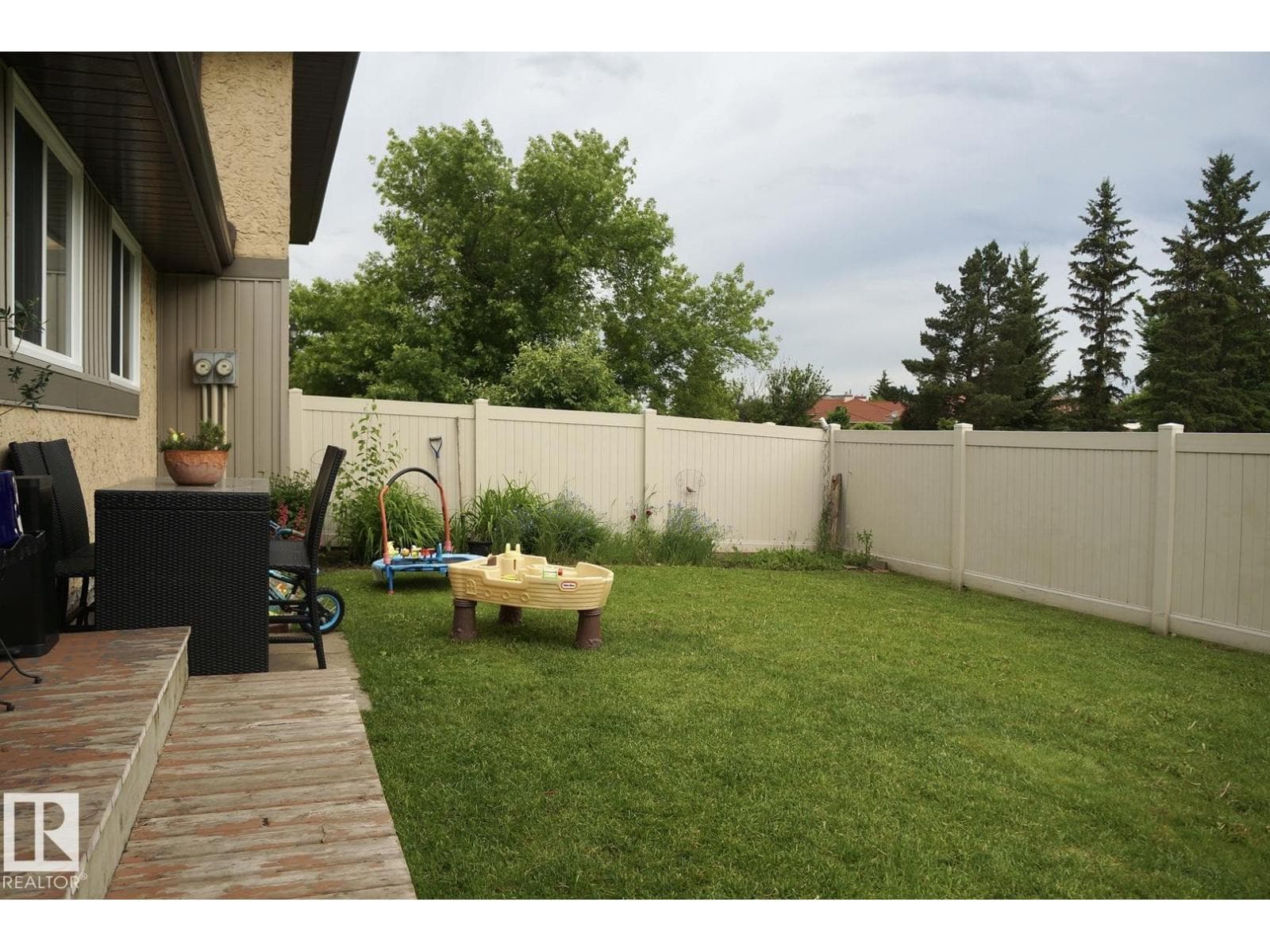 #25 8930 99 AV — photo 2