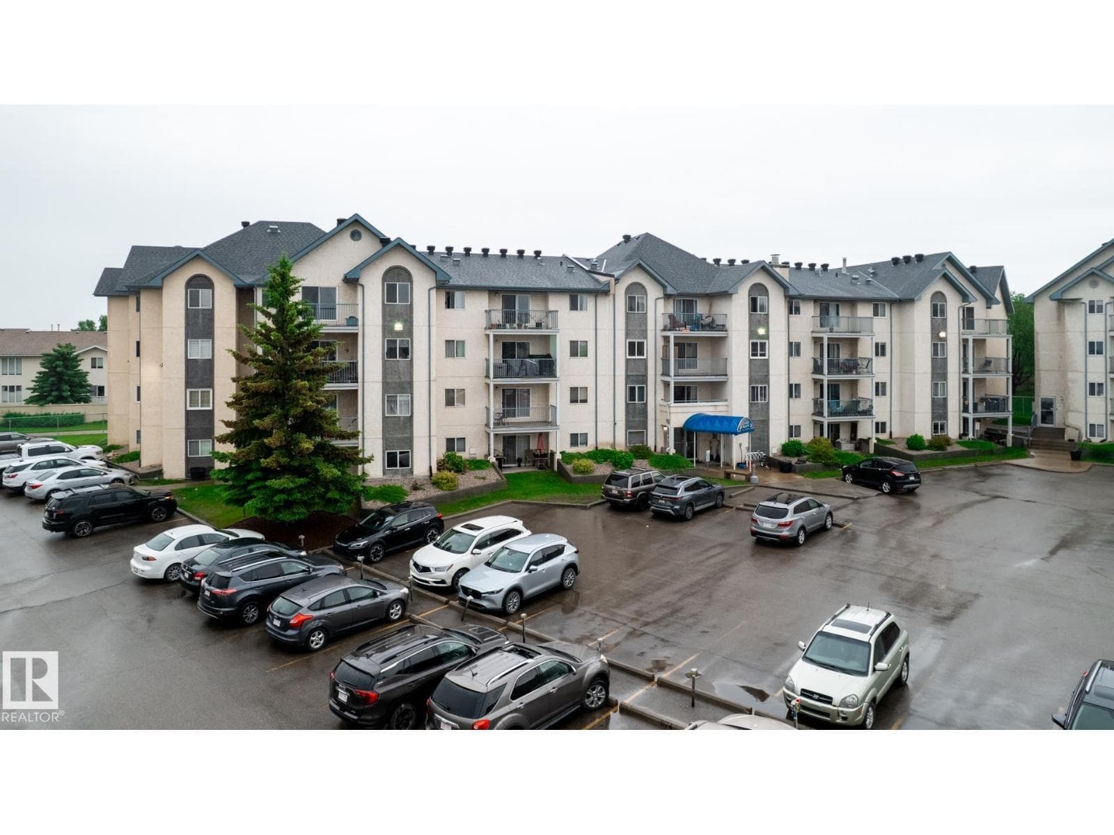 #324 6720 158 AV NW