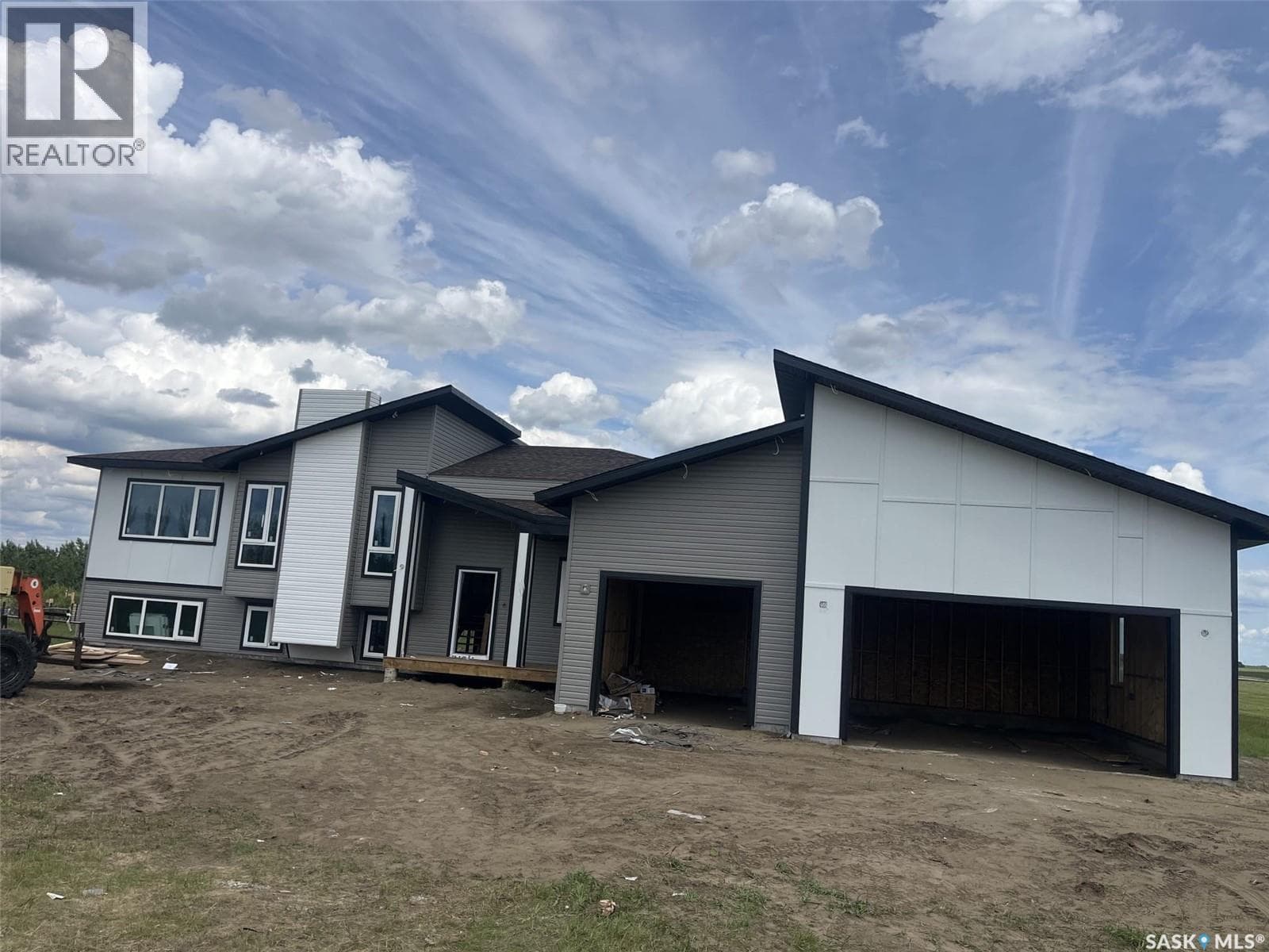 8 Cardinal DRIVE