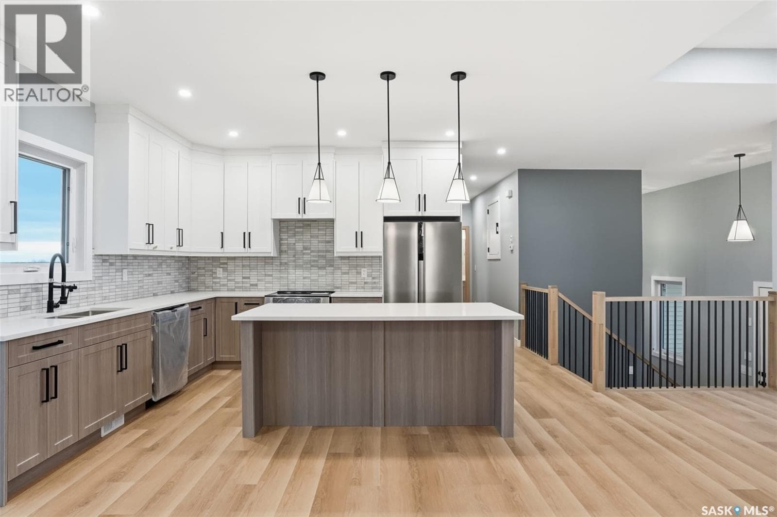 8 Cardinal DRIVE — photo 2