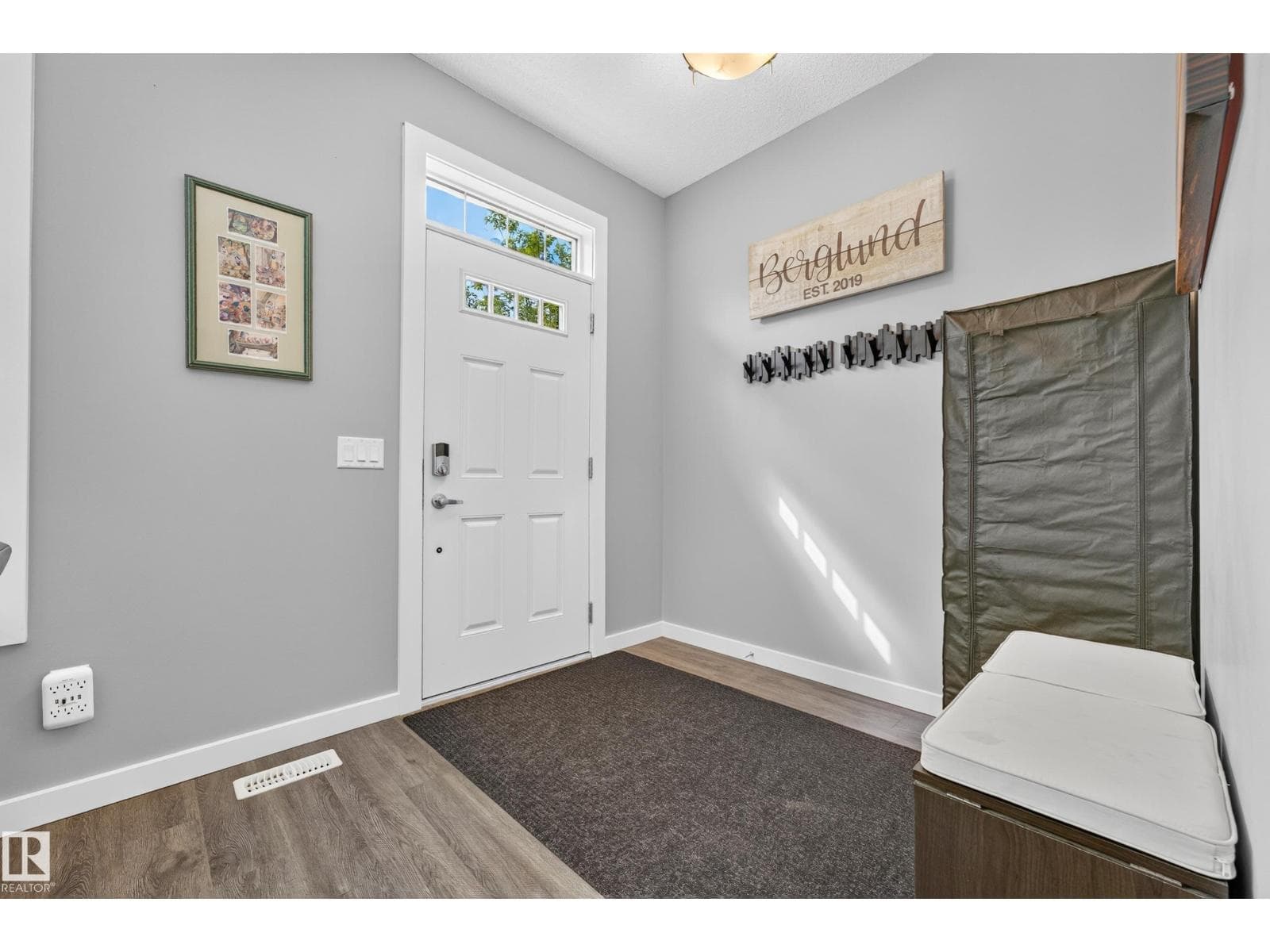 2821 MAPLE WY NW — photo 3