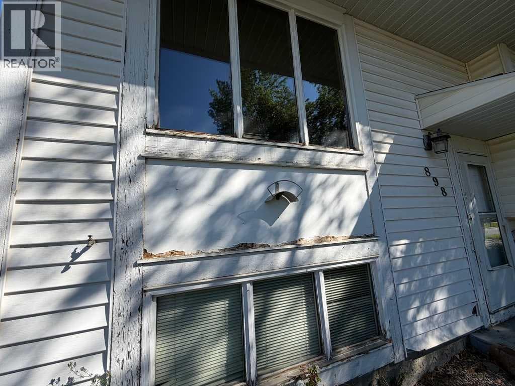 898 Red Crow Boulevard W — photo 2