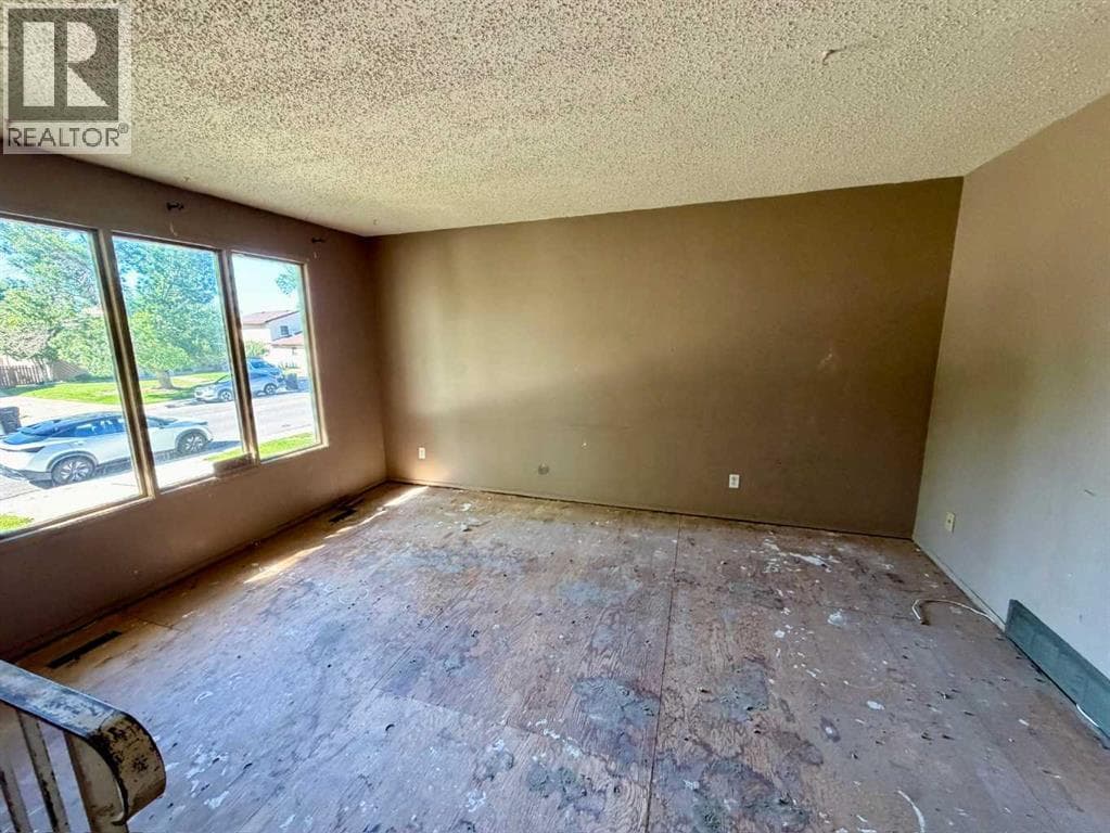898 Red Crow Boulevard W — photo 5