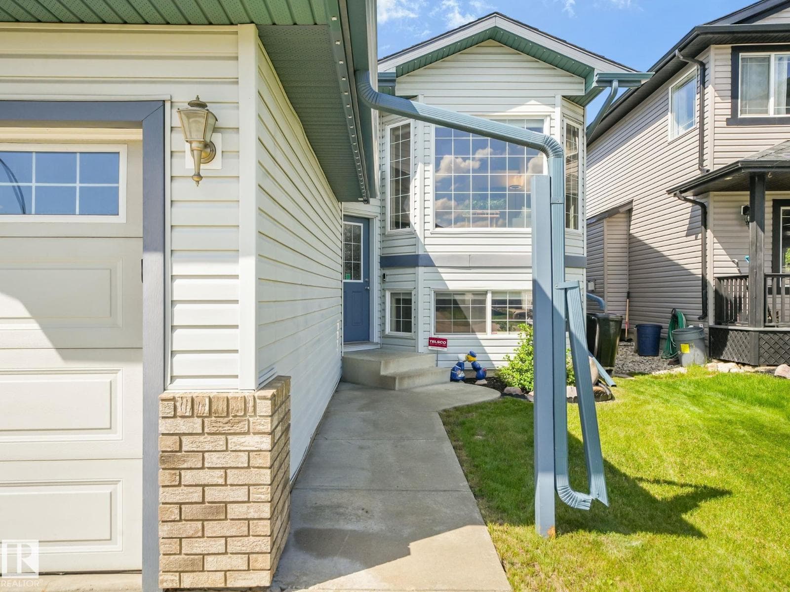 8616 176 AV NW — photo 4