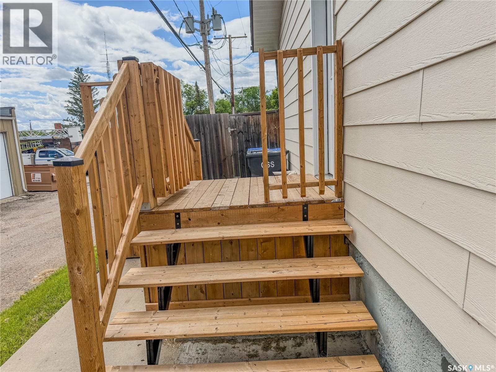 119 Hudson Bay AVENUE — photo 3