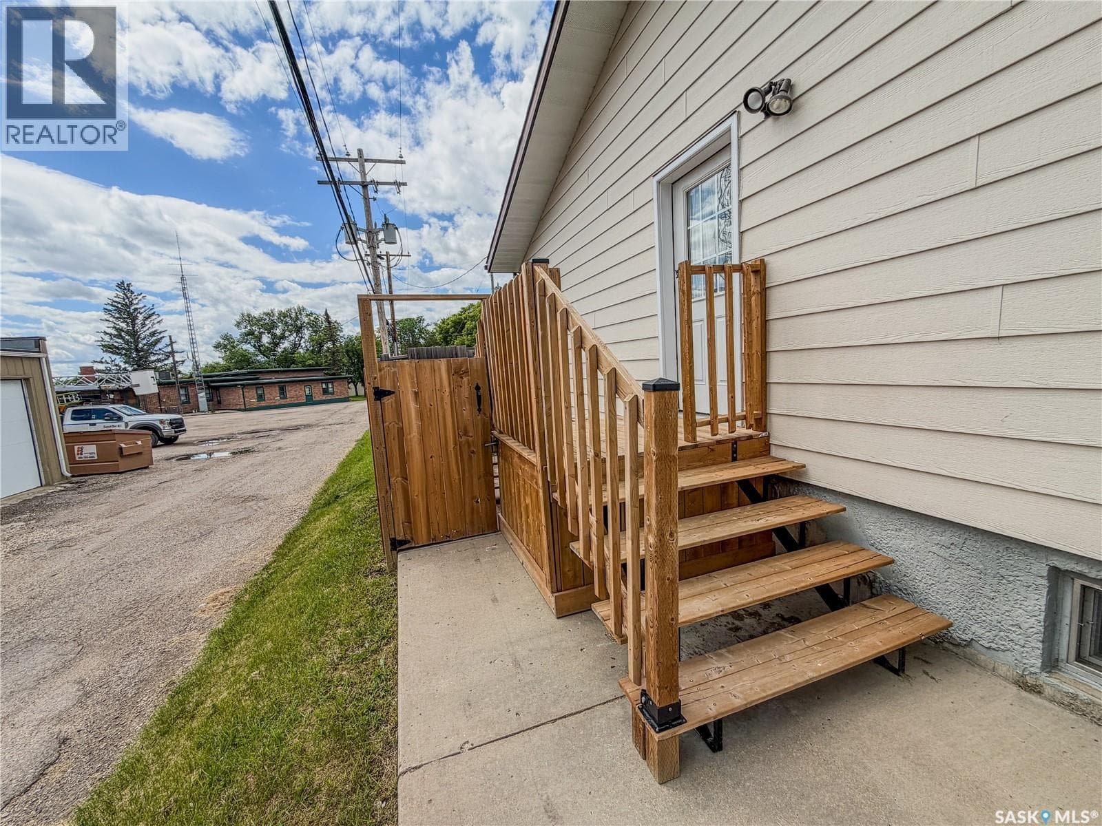 119 Hudson Bay AVENUE — photo 5