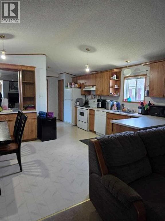 39 Maple Drive — photo 2