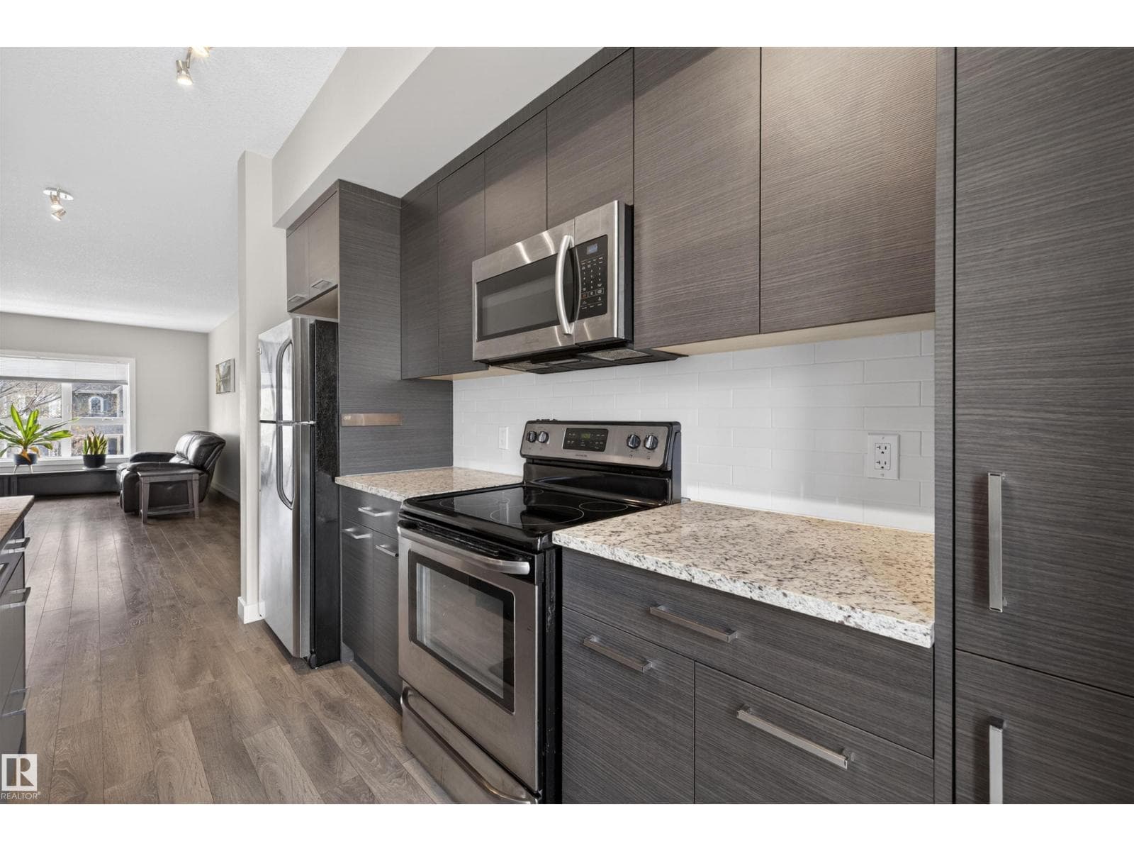 #8 2560 PEGASUS BV NW — photo 5