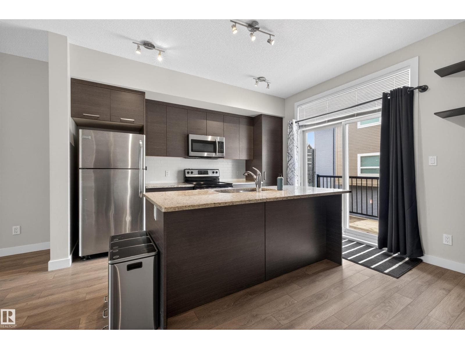 #8 2560 PEGASUS BV NW — photo 3