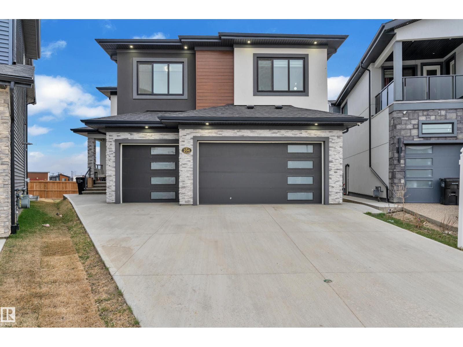 204 33 STREET SW SW — photo 2