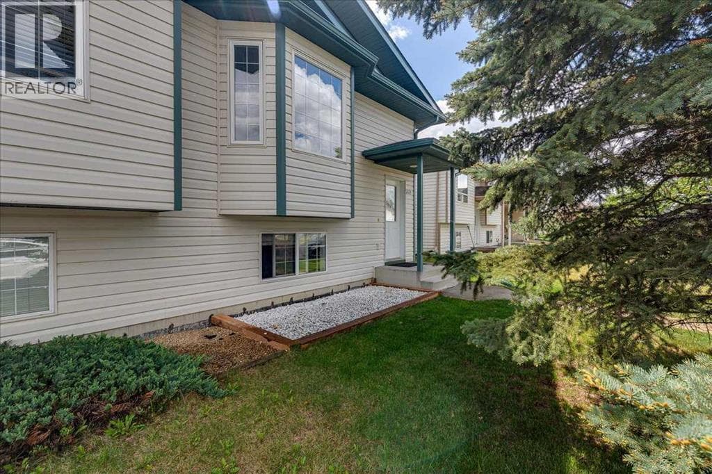 6223 Orr Drive — photo 2