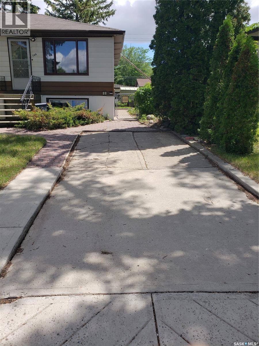 769 QUEEN STREET — photo 3