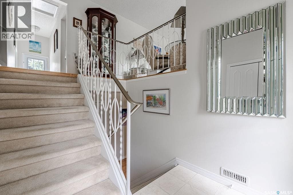 10 Capilano DRIVE — photo 3