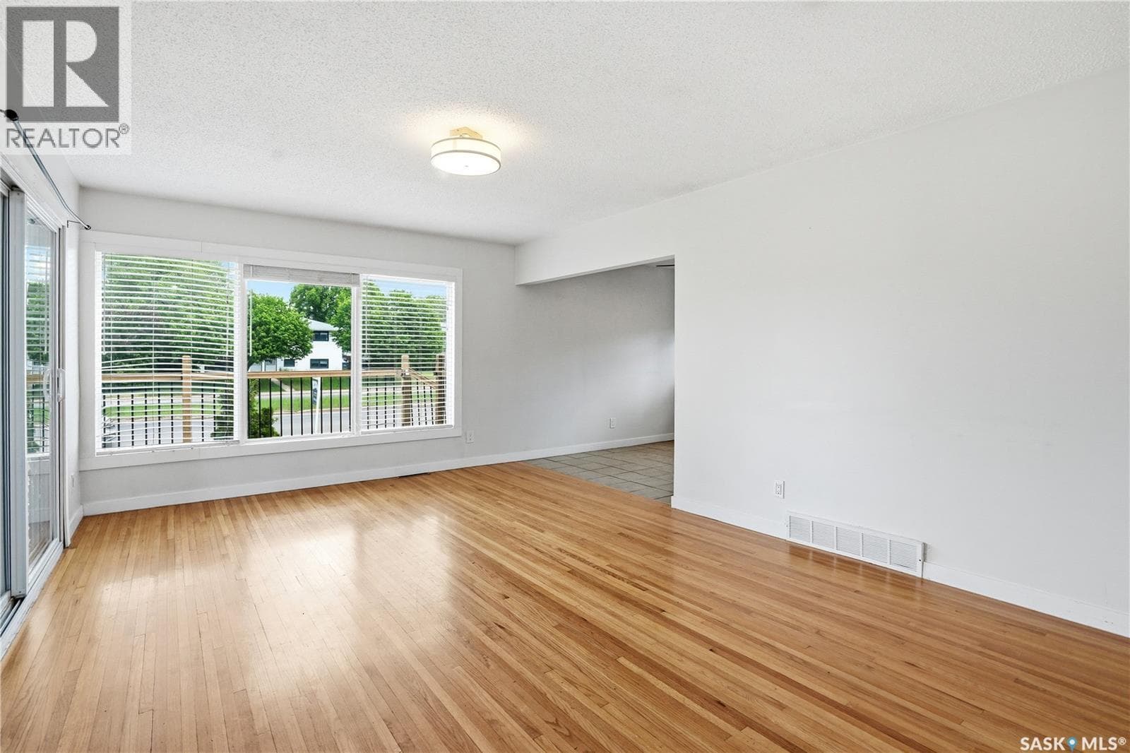 1308 Preston AVENUE S — photo 5