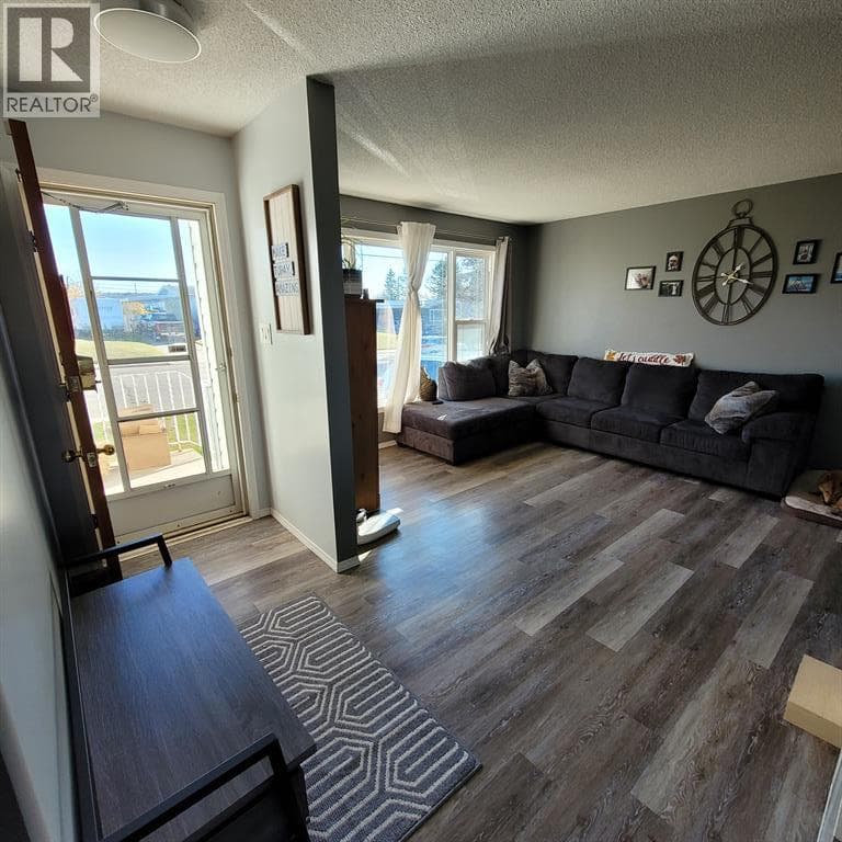 300 Hammond Drive — photo 5