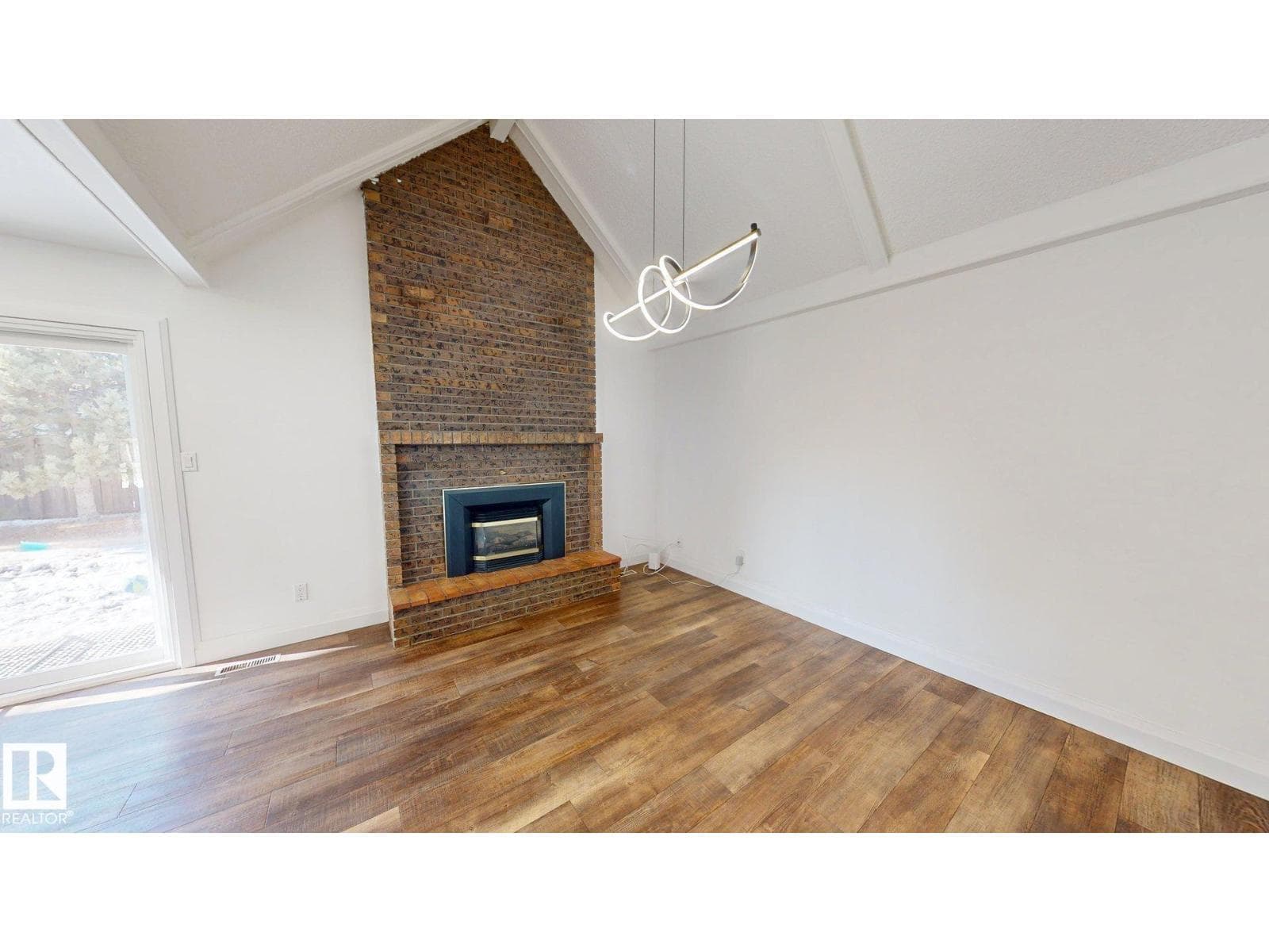 3718 103B ST NW — photo 2