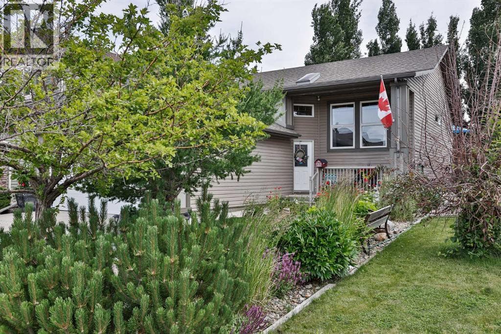 19 Firelight Way W — photo 2