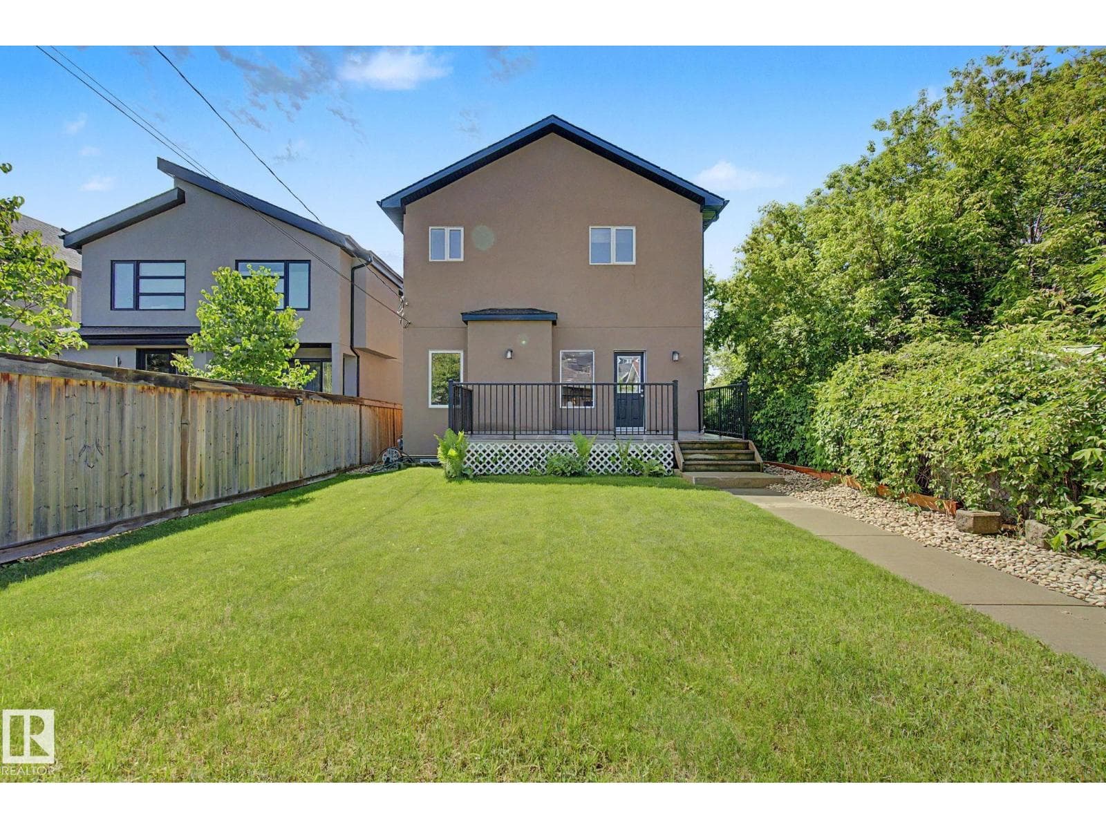 9654 83 AV NW — photo 5