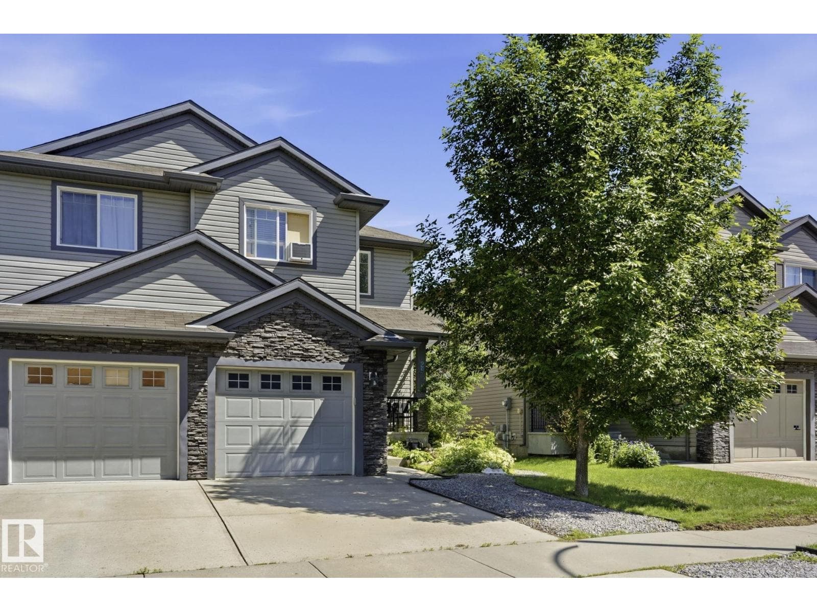 28 WELLINGTON PL — photo 2