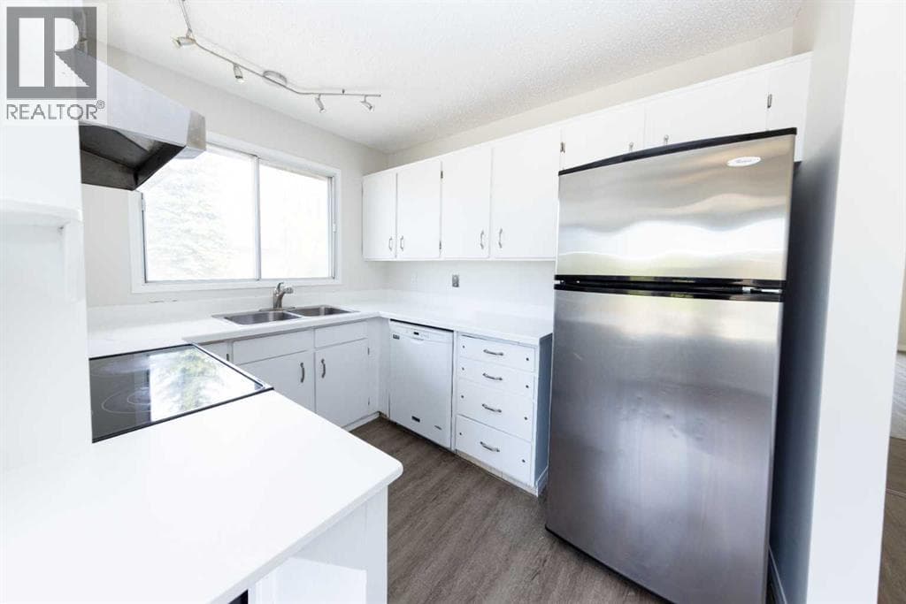 1132 Berkley Drive NW — photo 4
