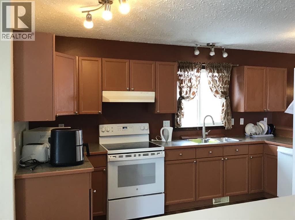 22 KREINER Crescent — photo 2