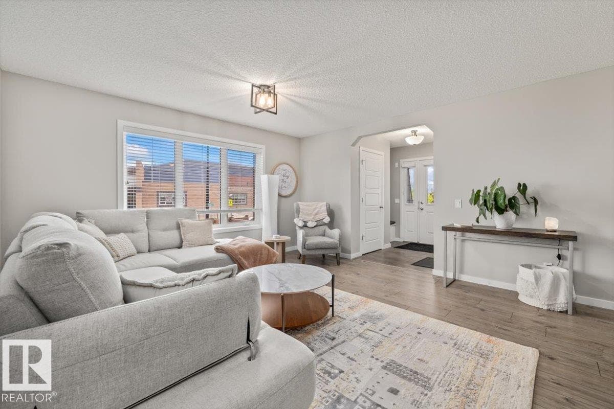 1 JAMES CR — photo 4