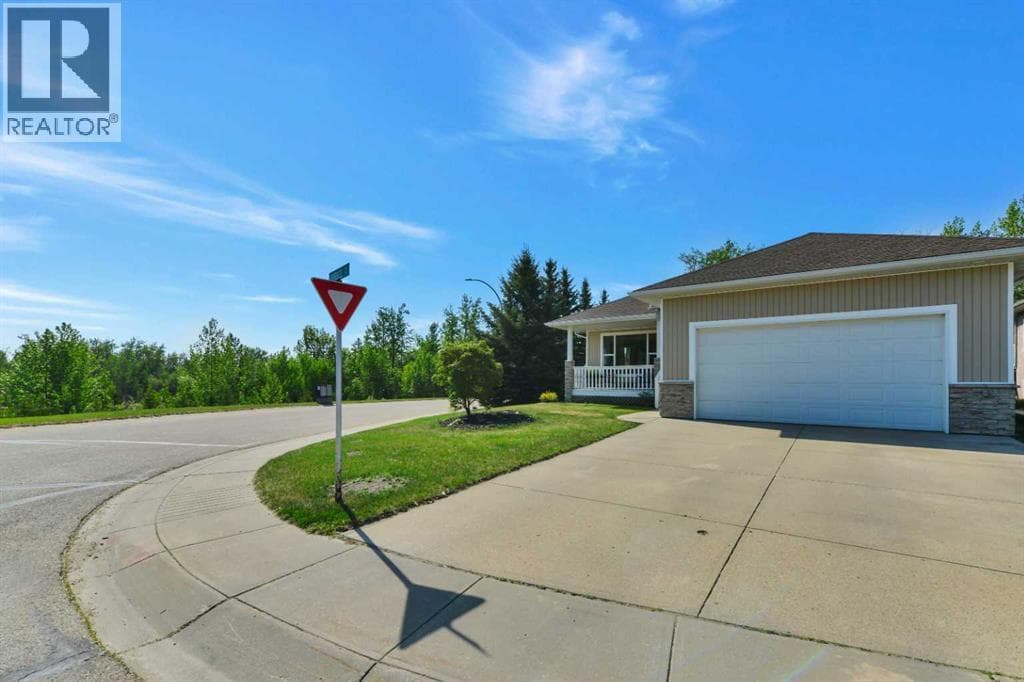 1 Spruce Close — photo 2