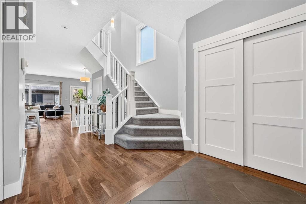 536 53 Avenue SW — photo 5