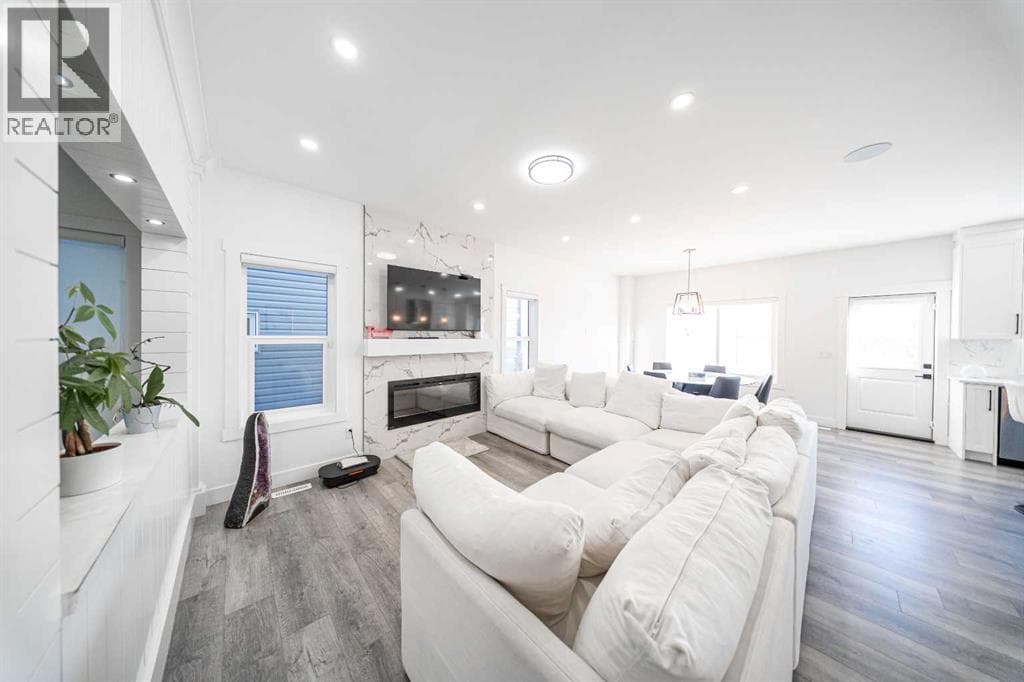 123 Saddlecrest Grove NE — photo 4