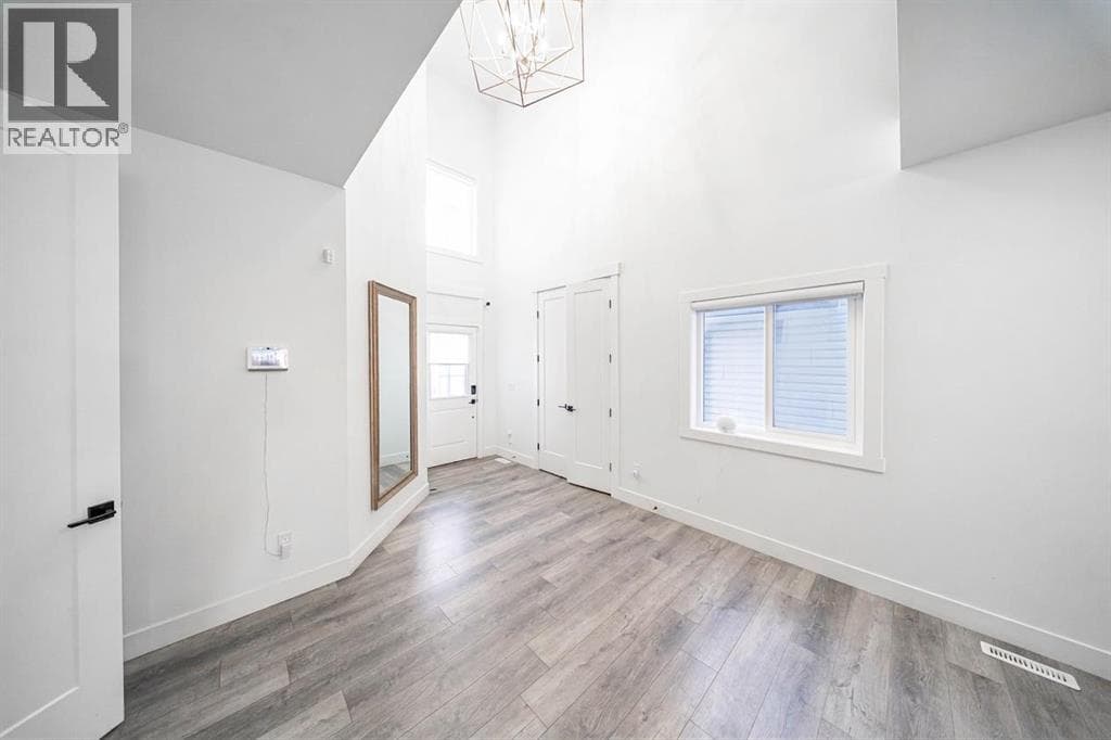 123 Saddlecrest Grove NE — photo 2