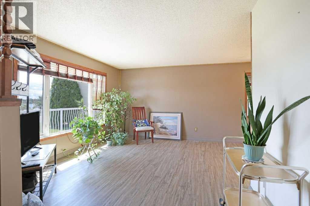 24 Lake Stafford Drive E — photo 5