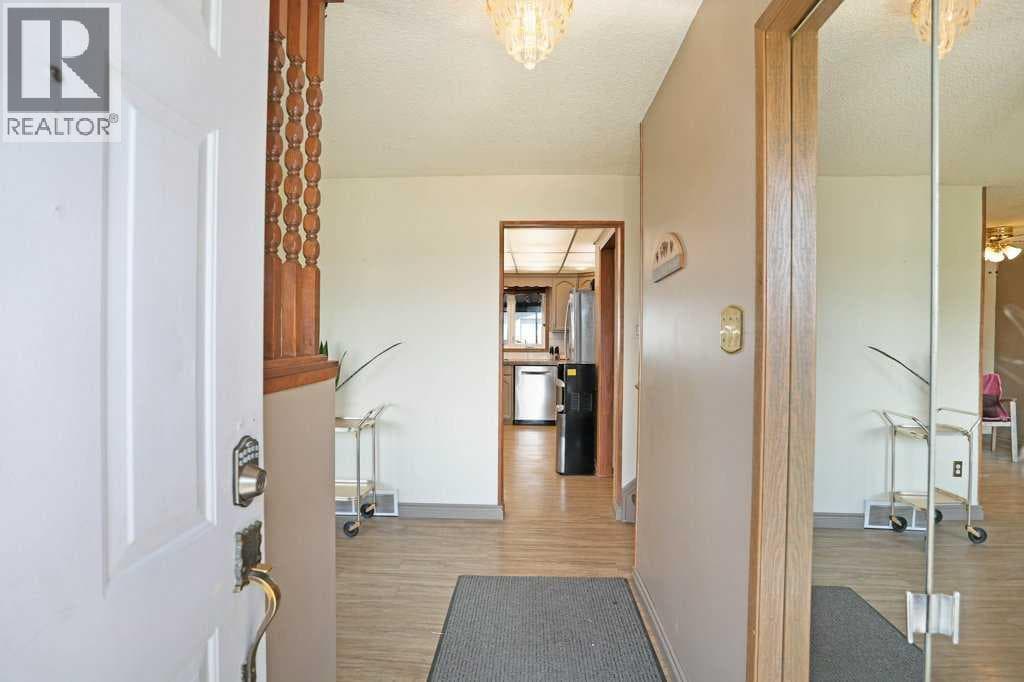 24 Lake Stafford Drive E — photo 3
