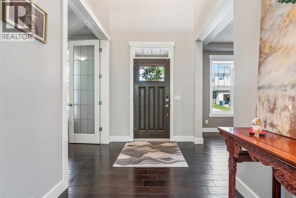30 Ascot Crescent SW — photo 4