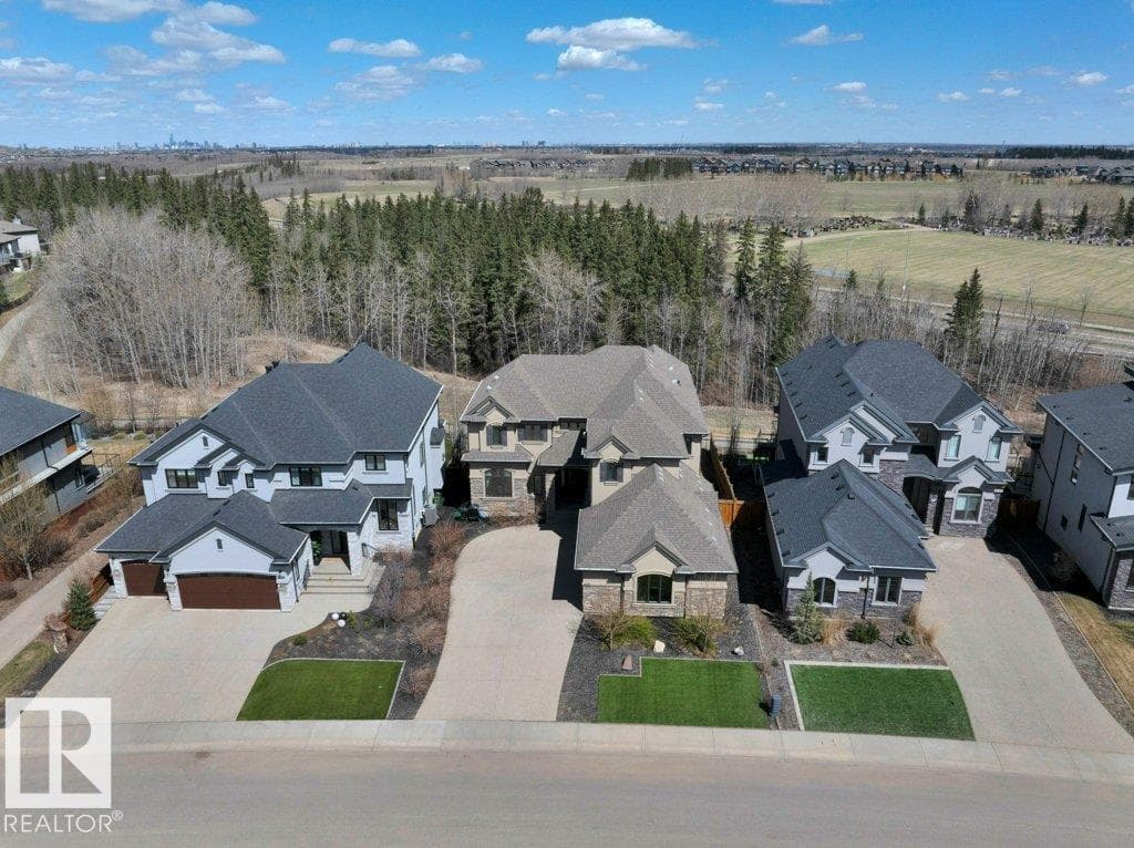 631 HOWATT DR SW — photo 2