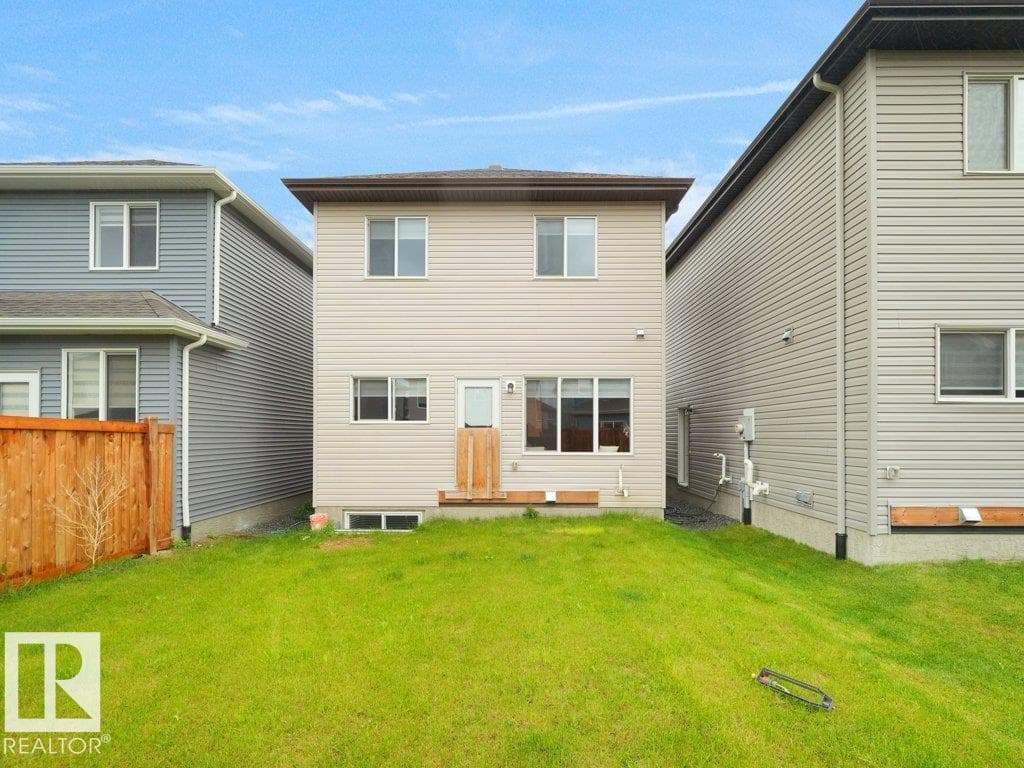 2039 13 AV NW — photo 5