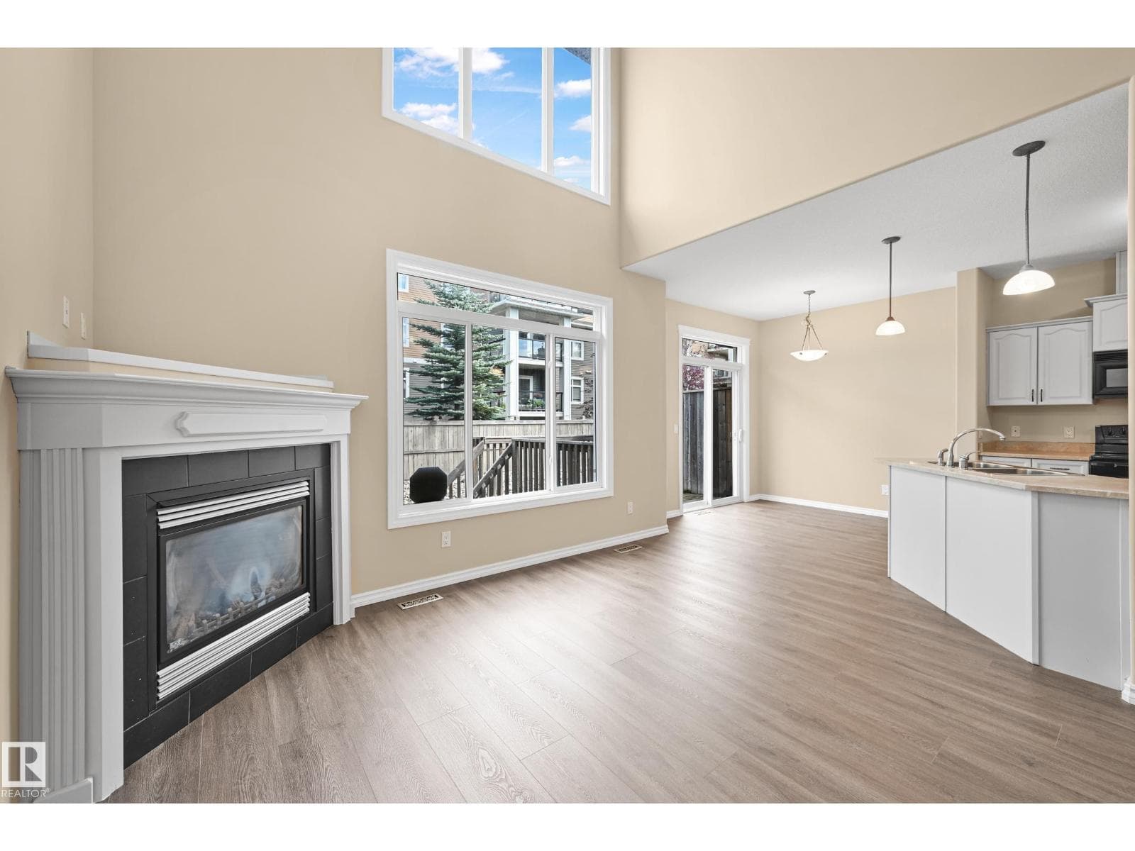 11544 11 AV SW — photo 4