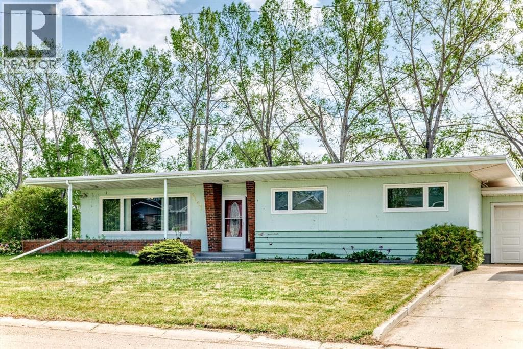 2121 Westview Crescent