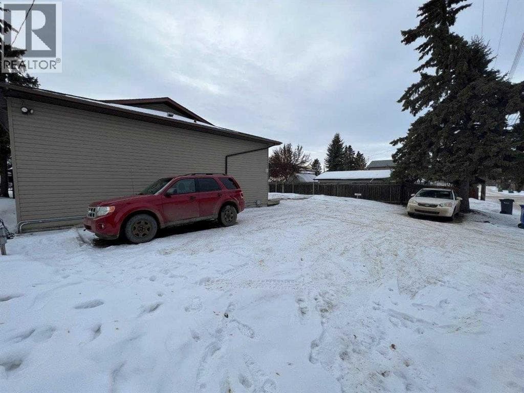 3832 47 Street — photo 2
