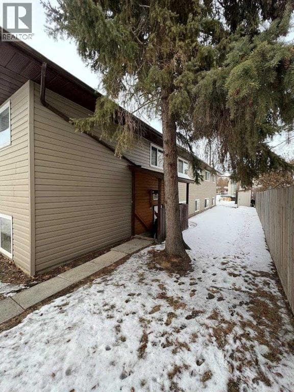 3832 47 Street — photo 3
