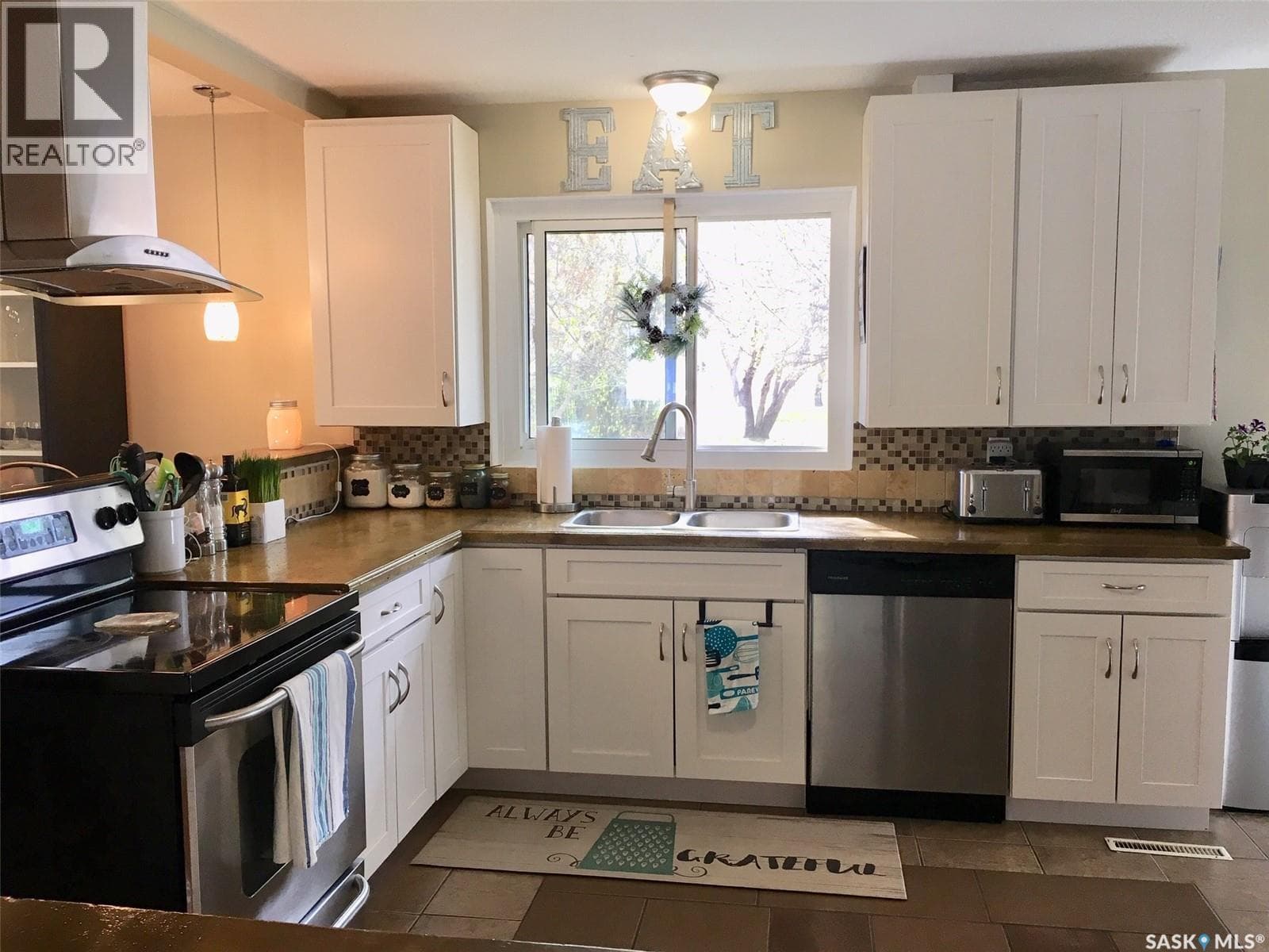 114 Gladstone AVENUE S — photo 3