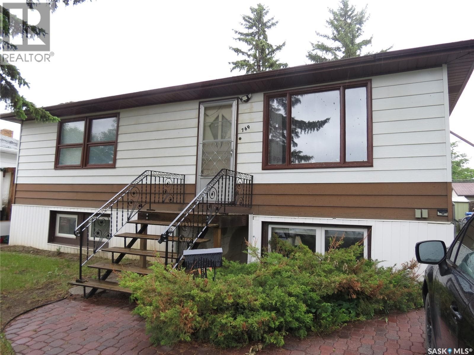 769 QUEEN STREET