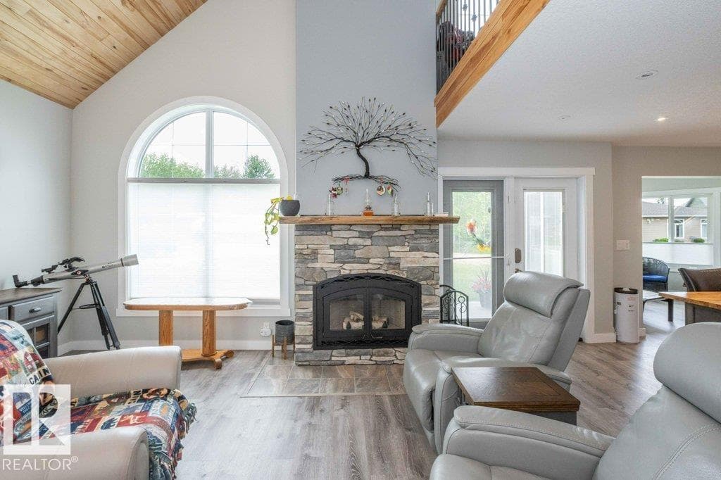 #86 160 Peace River AV — photo 4