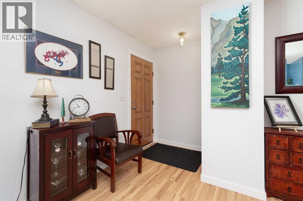 16 Simon Fraser Boulevard W — photo 2