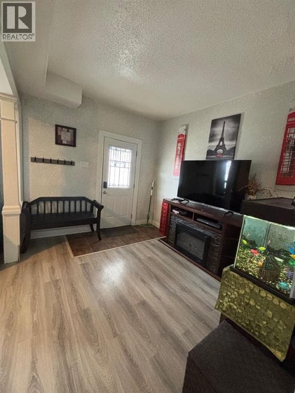 231 14 Street N — photo 4