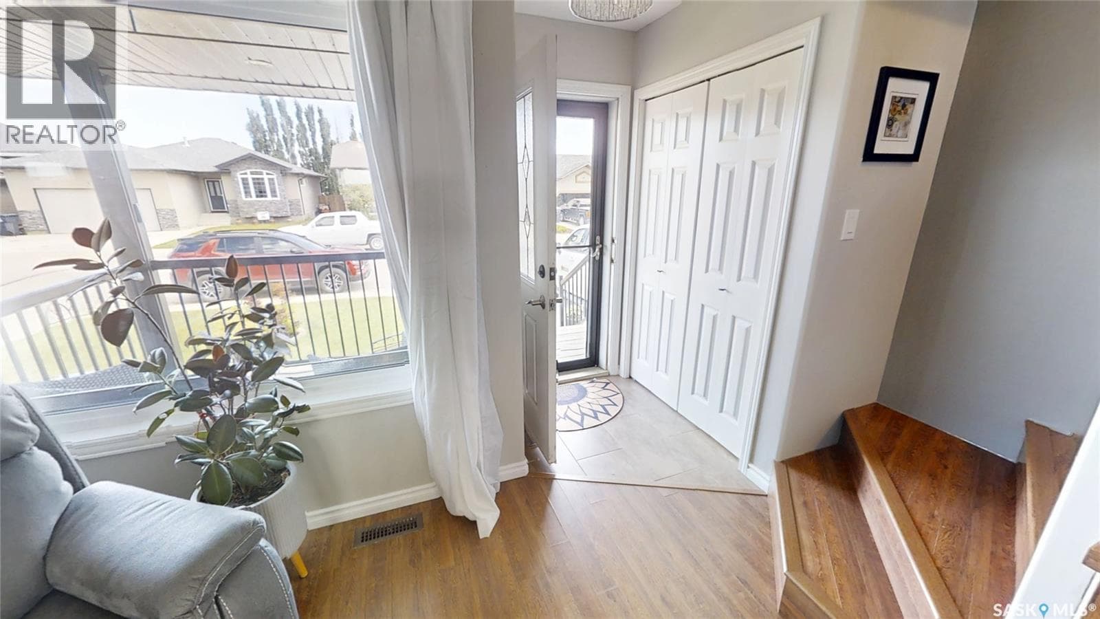 431 Brooklyn CRESCENT — photo 2
