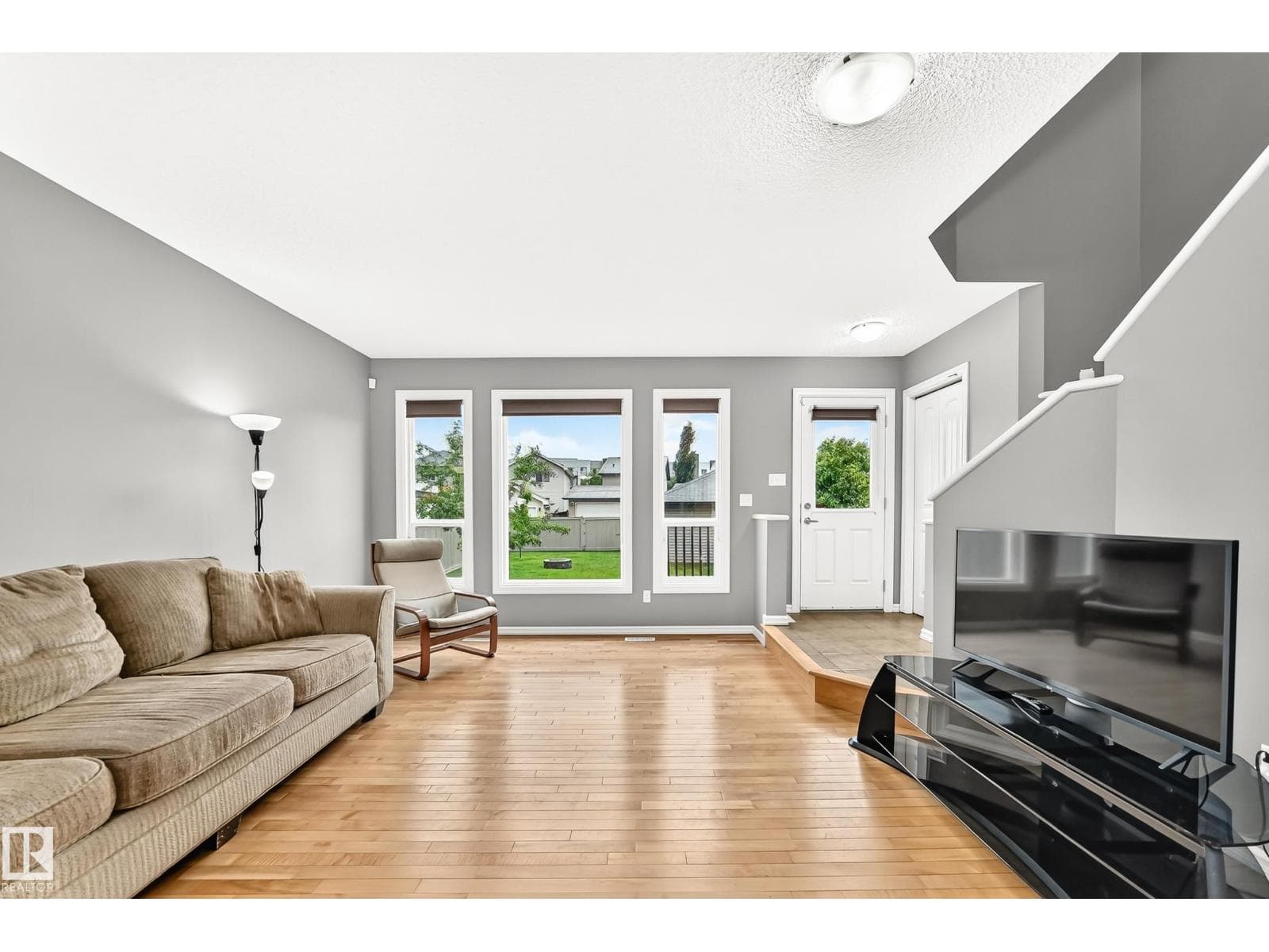 5233 2A AV SW — photo 3