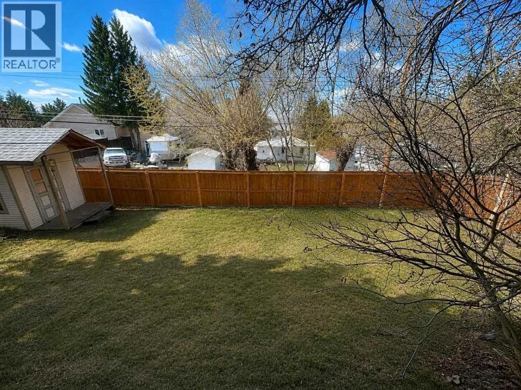4410 43 Street — photo 2