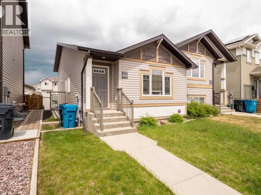 825 Silkstone Close W — photo 2